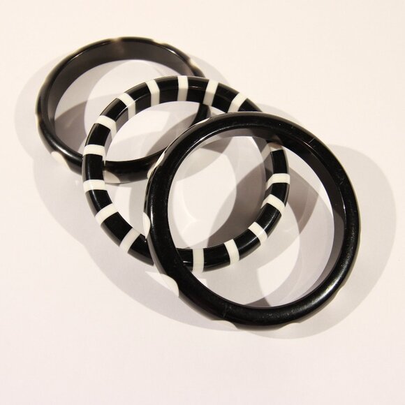 Vintage MOD Set 2 Black & White Polka Dot and Strip Lucite Bangle Bracelets - Picture 9 of 9